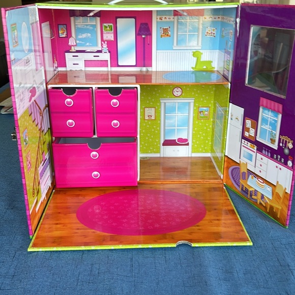 Calico Critters Carry and Play House - Picture 3 of 9